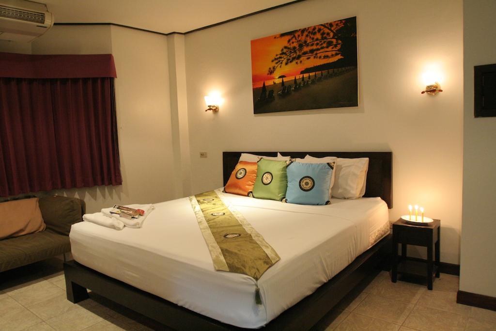 Angus O'Tool's Guesthouse Karon Eksteriør billede