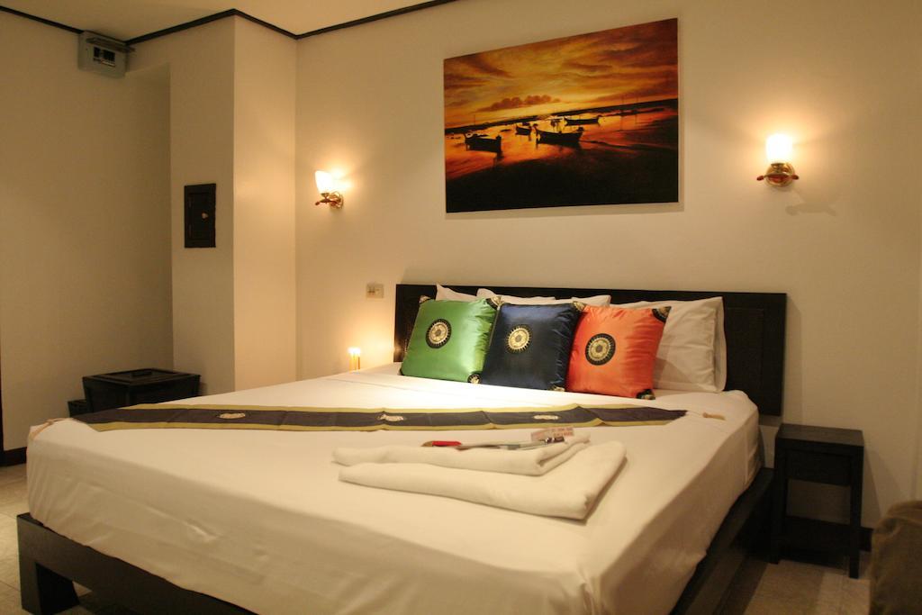 Angus O'Tool's Guesthouse Karon Eksteriør billede