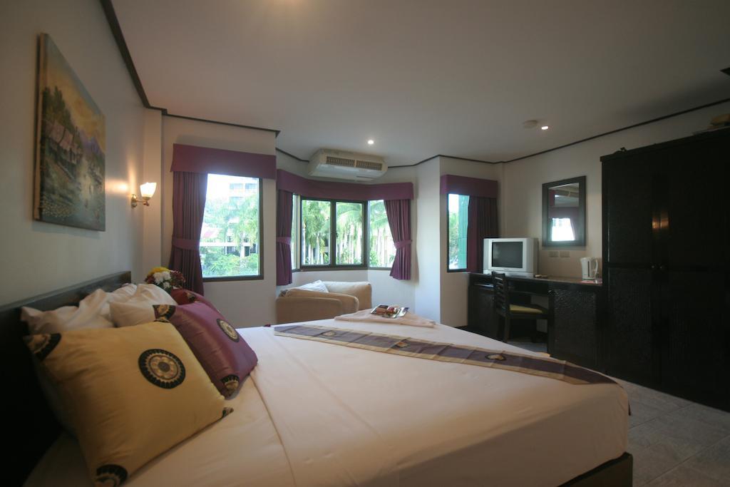 Angus O'Tool's Guesthouse Karon Eksteriør billede