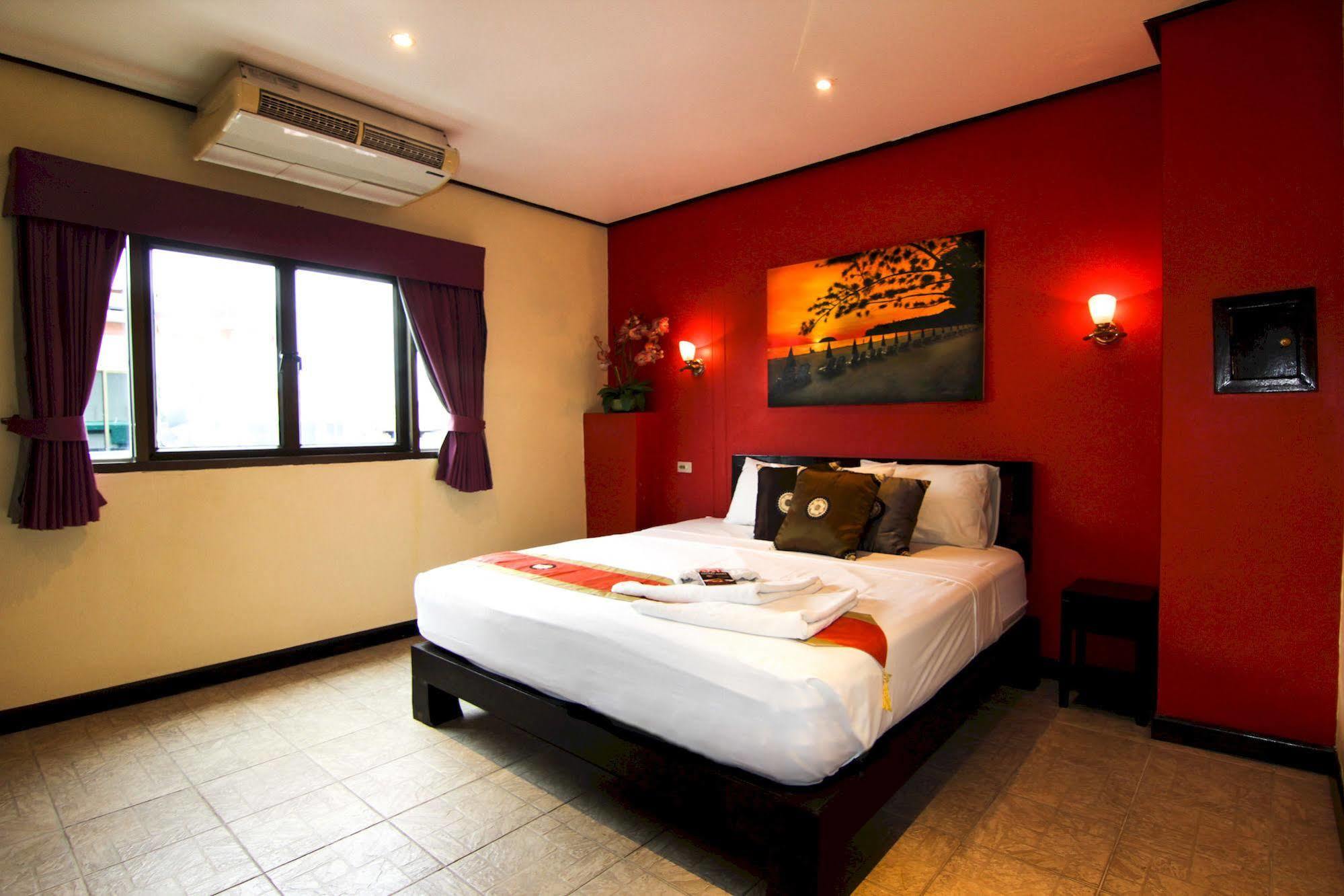 Angus O'Tool's Guesthouse Karon Eksteriør billede