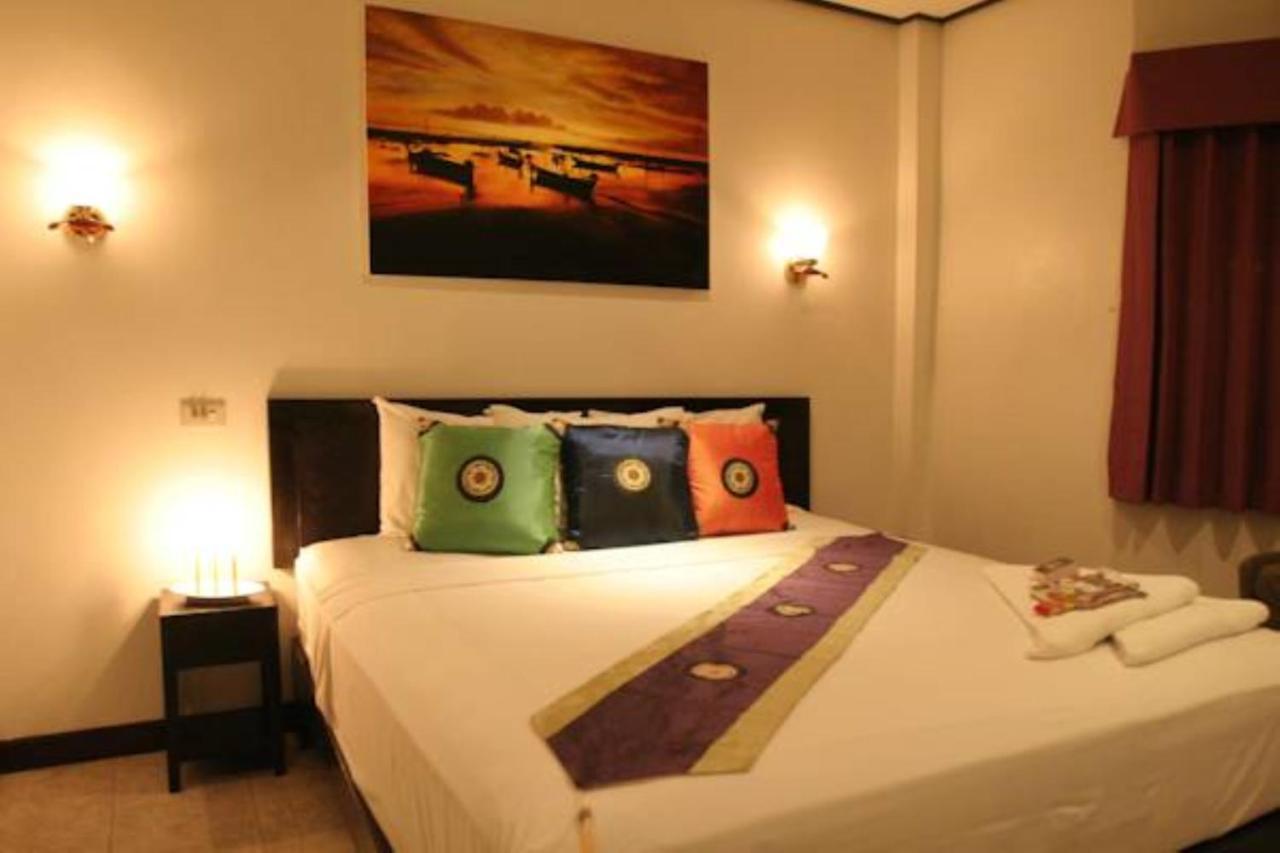 Angus O'Tool's Guesthouse Karon Eksteriør billede